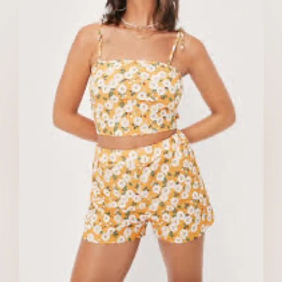 ☎️ NWT Nasty Gal sz S/4 Daisy Floral High Waisted Co-ord Shorts Mustard yellow - Picture 7 of 9